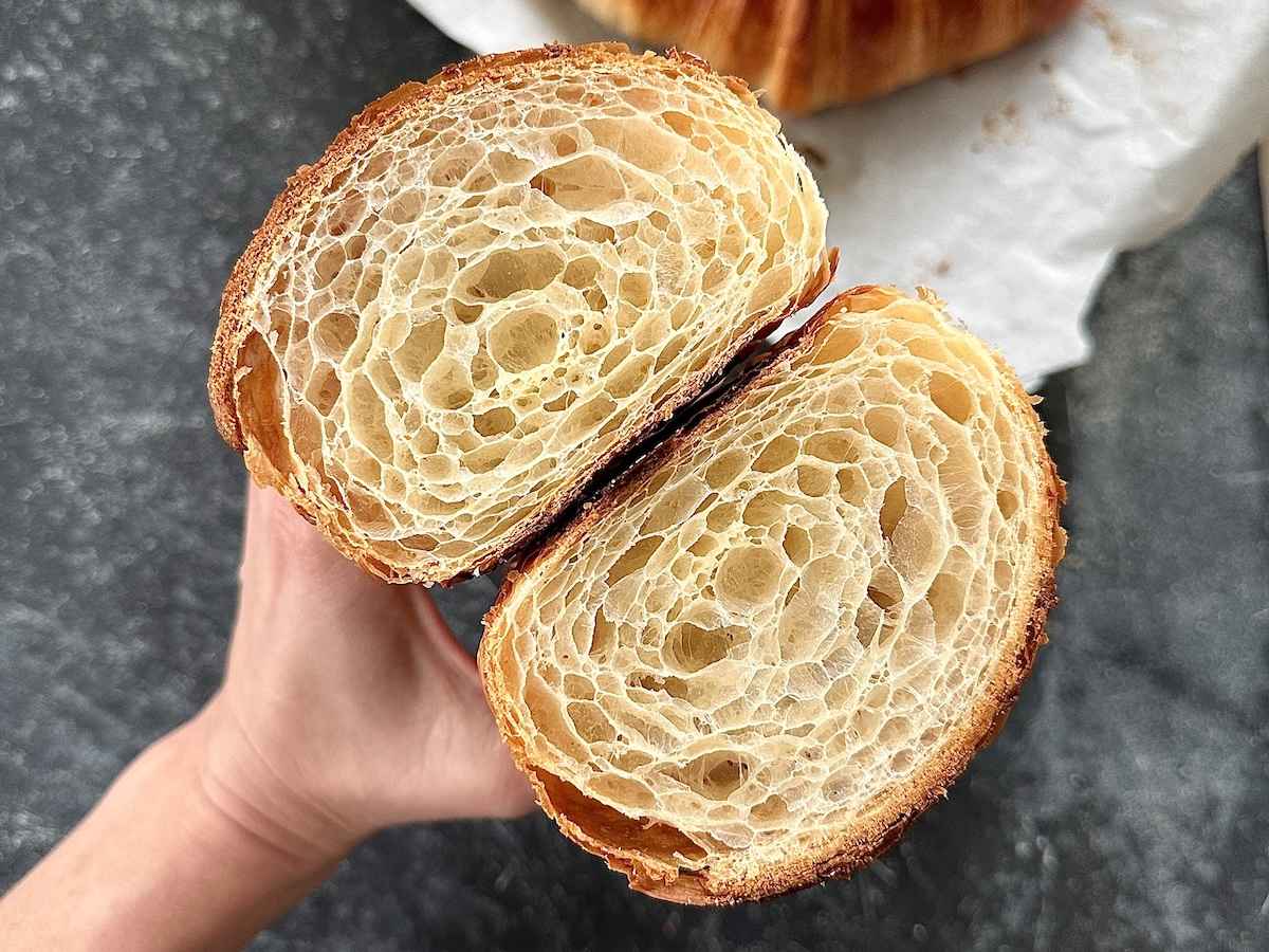Croissant honeycomb structure